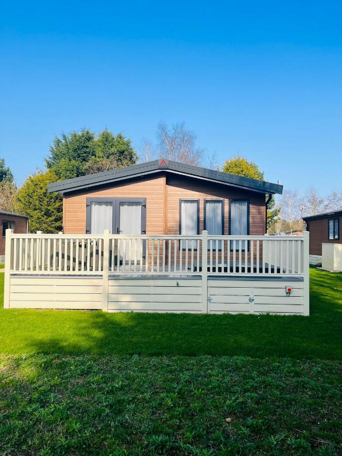 Barakah Lodge With Hot Tub York Exterior foto