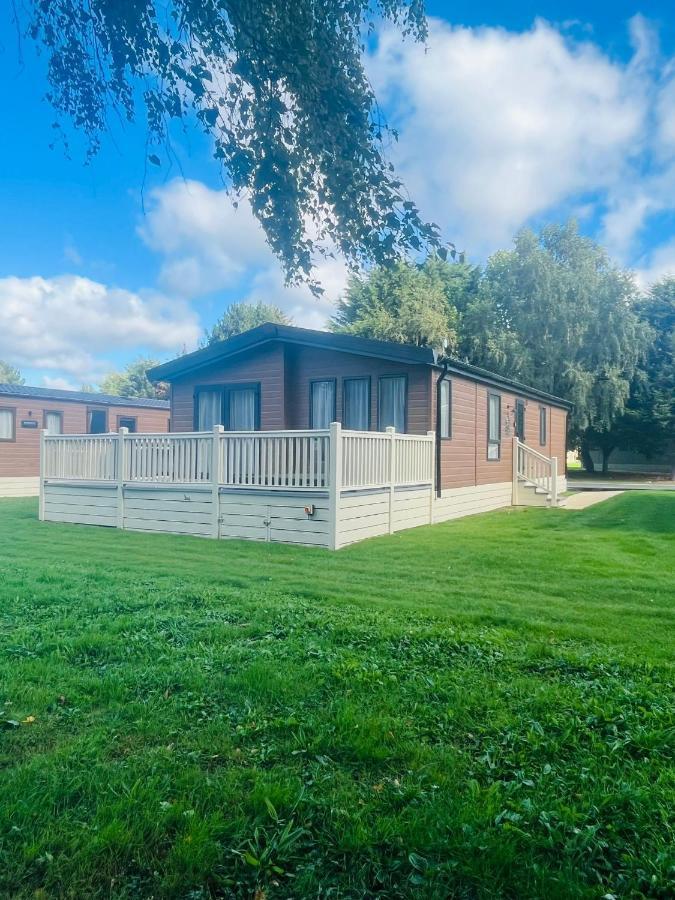 Barakah Lodge With Hot Tub York Exterior foto